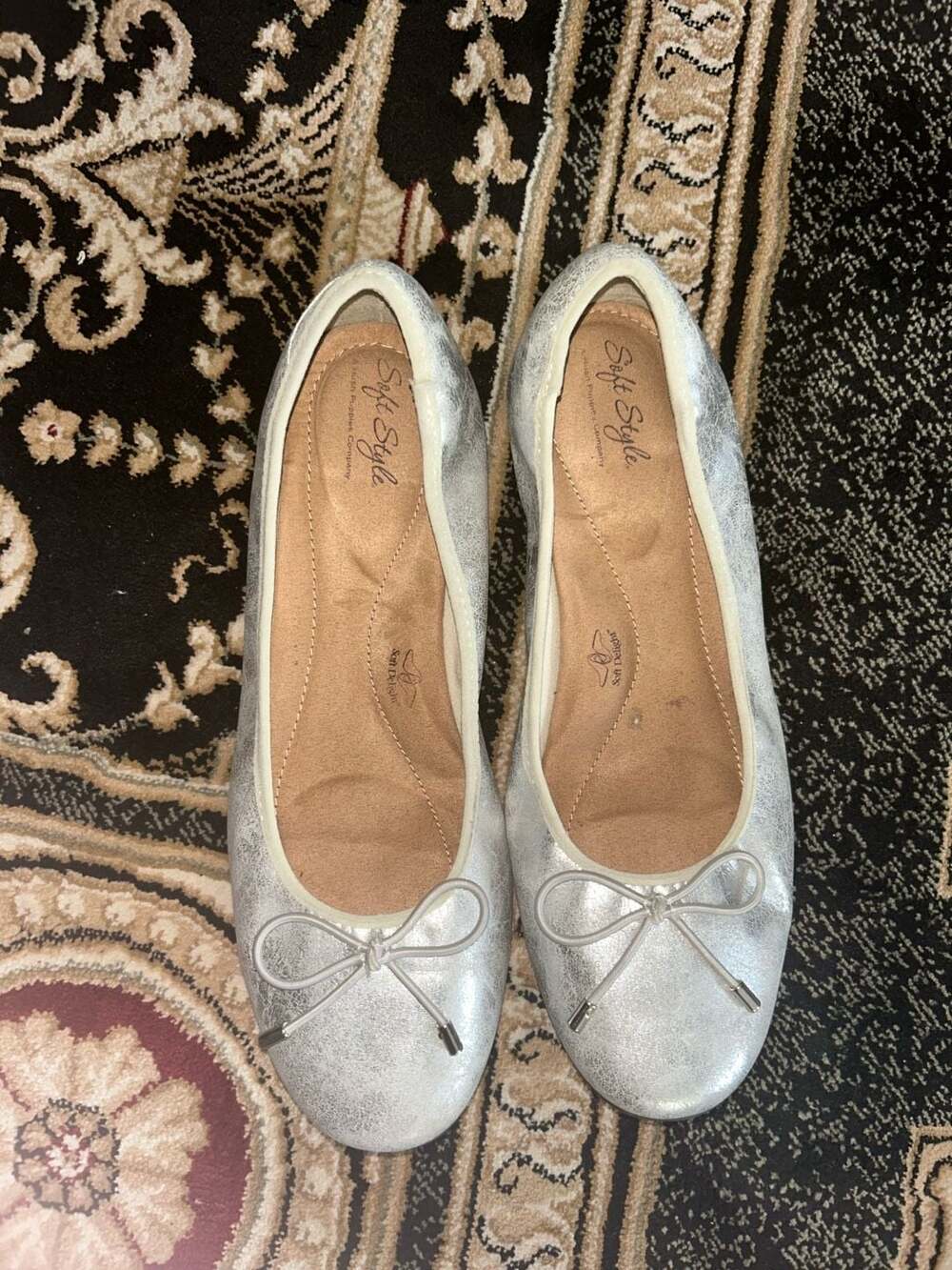 Soft Style by Hush Puppies Silver Metallic Bow Ballet Flat Shoes Size 11